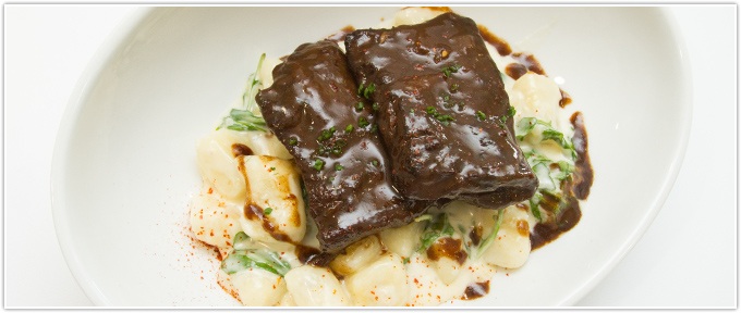 braised-short-ribs-with-potato-gnocchi-baby-arugula-and-parmesan-cream-sauce