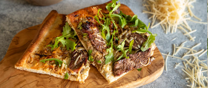 grilled-steak-and-gorgonzola-pizza