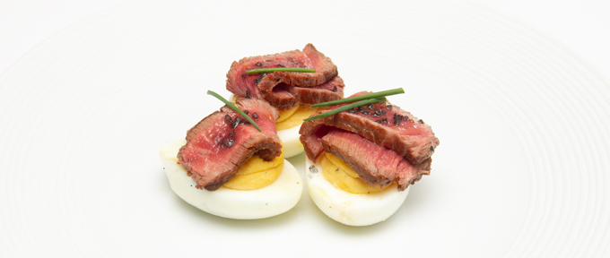 horseradish-deviled-eggs-with-seared-filet-mignon