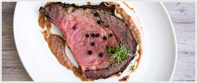 juniper-berry-and-garlic-crusted-standing-rib-roast-with-port-wine-sauce