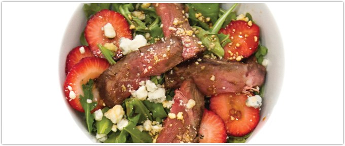 sirloin-steak-salad-with-strawberries