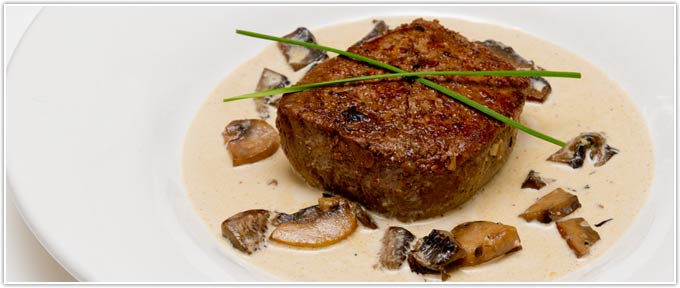 Steak with Creamy Shallot Peppercorn Sauce by diningbykelly